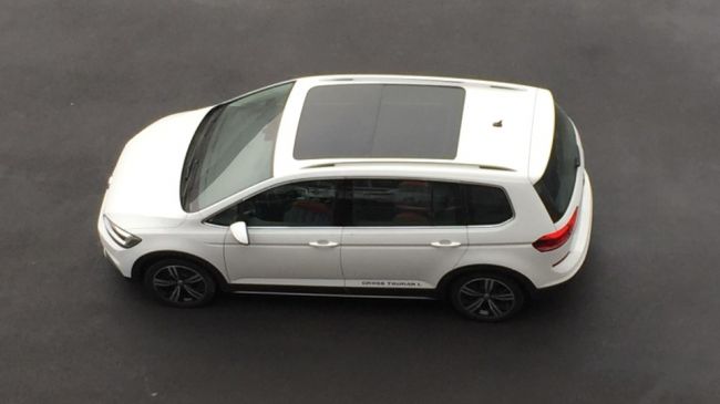 Компактвэн Volkswagen Touran получил кросс-версию (фото)
