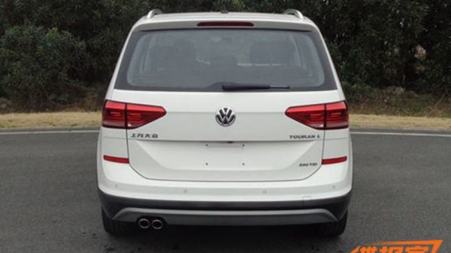 Компактвэн Volkswagen Touran получил кросс-версию (фото)