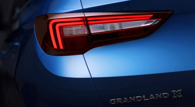 Opel показал новый кроссовер Grandland X