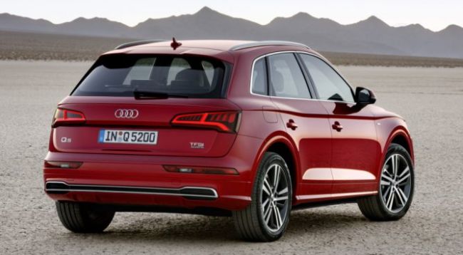 Audi назвала российские цены на Q5 нового поколения