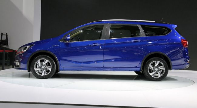 SAIC и General Motors в Китае показали бюджетный универсал Baojun 310 Wagon