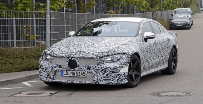 Новый Mercedes-AMG GT снова попал в объективы фотошпионов