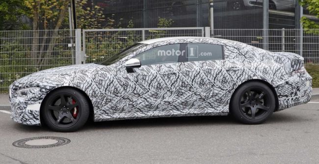 Новый Mercedes-AMG GT снова попал в объективы фотошпионов