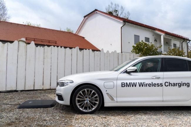 BMW предложит гибриду пятой серии BMW 530e беспроводную зарядку
