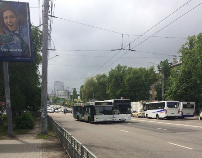 В Воронеже после ДТП пассажиры большого автобуса стали «заложниками» 