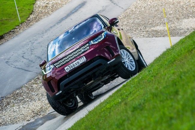 Land Rover Discovery признан автомобилем 2017 года