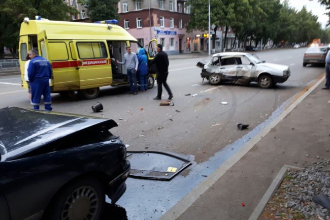 Серьезное ДТП с участием ВАЗ-2109 и Toyota Corolla произошло утром в Уфе