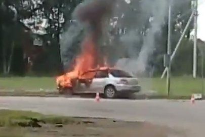 ДТП в Башкирии: горел автомобиль Subaru Impreza