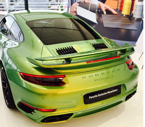 100 тысяч долларов заплатил владелец Porsche 911 за покраску