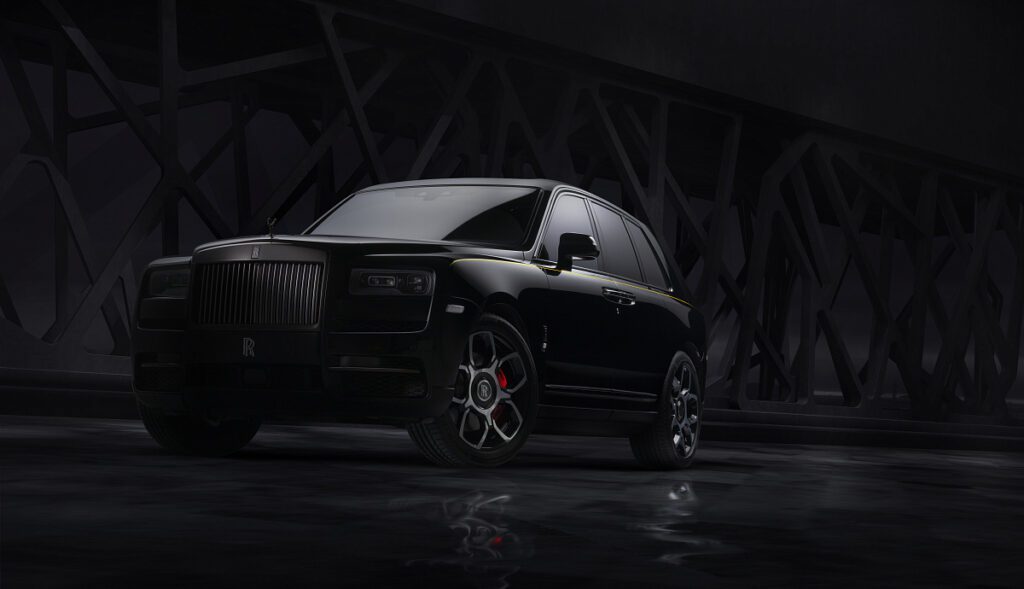 Rolls-Royce Cullinan Black Badge за 38 млн рублей представлен в России